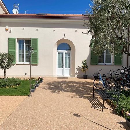 Villino Micol Camere A Due Passi Dal Mare Marina Di Carrara Dış mekan fotoğraf